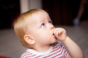 Babies'' posture could influence their cognitive development